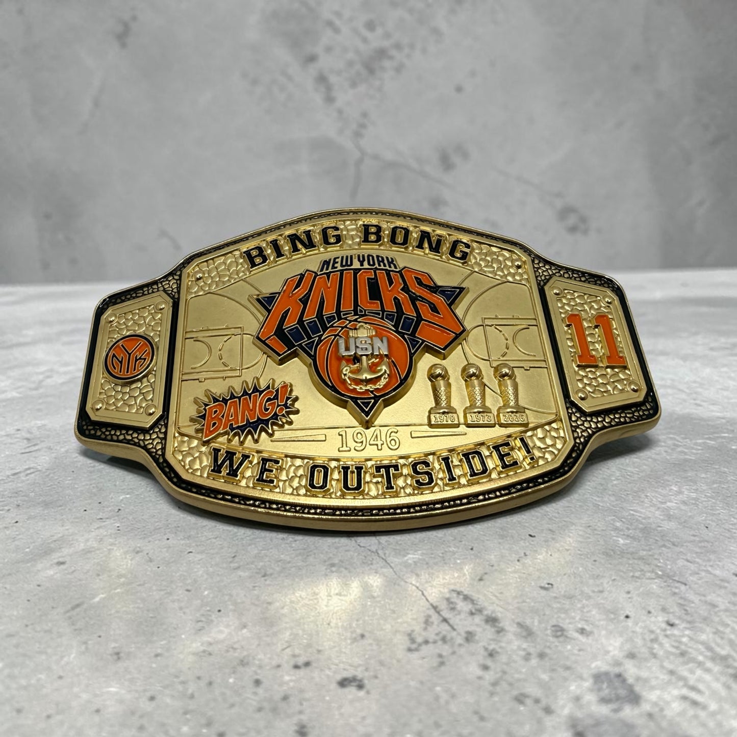 KNICKS CHAMPIONSHIP BUCKLE AND COIN