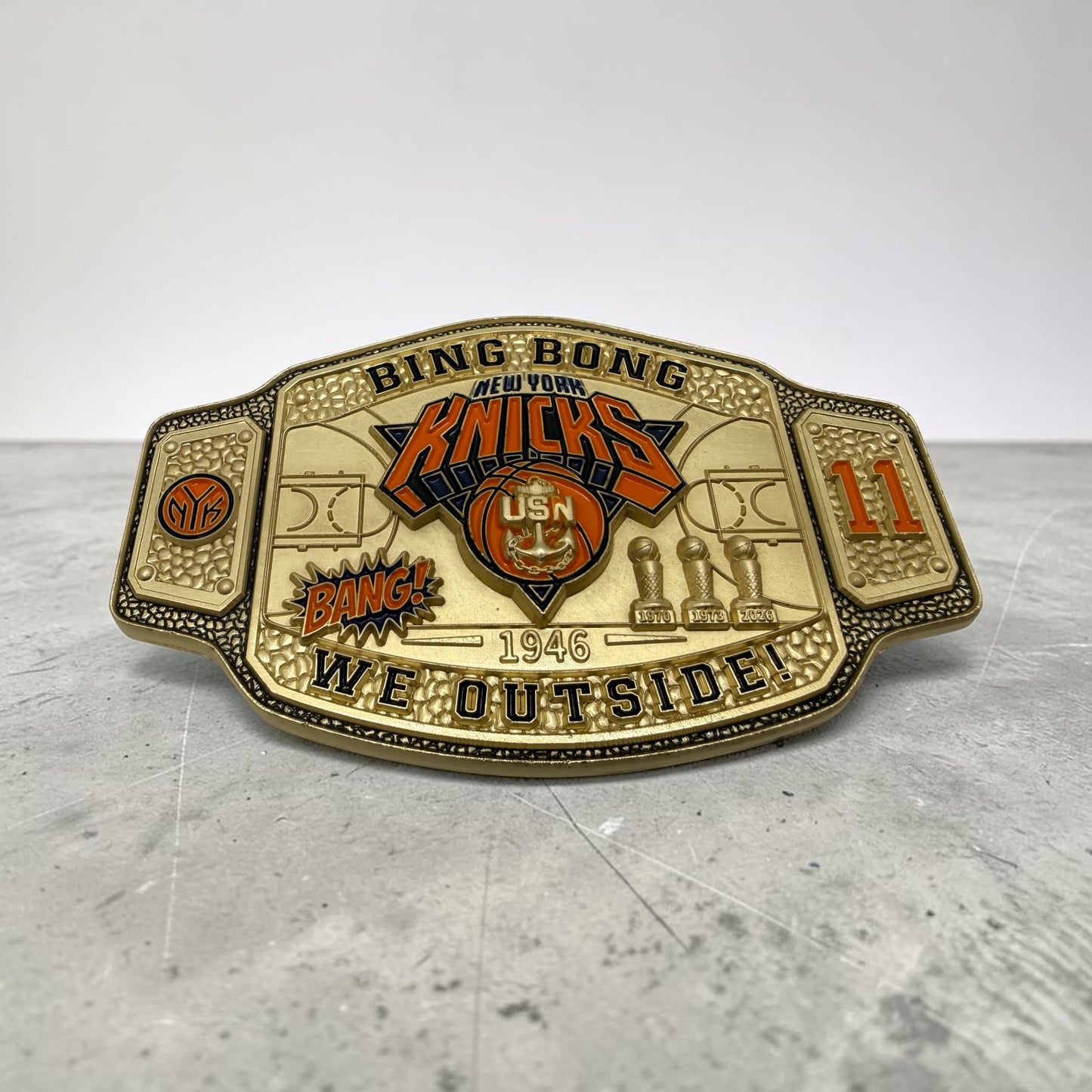 KNICKS CHAMPIONSHIP BUCKLE AND COIN